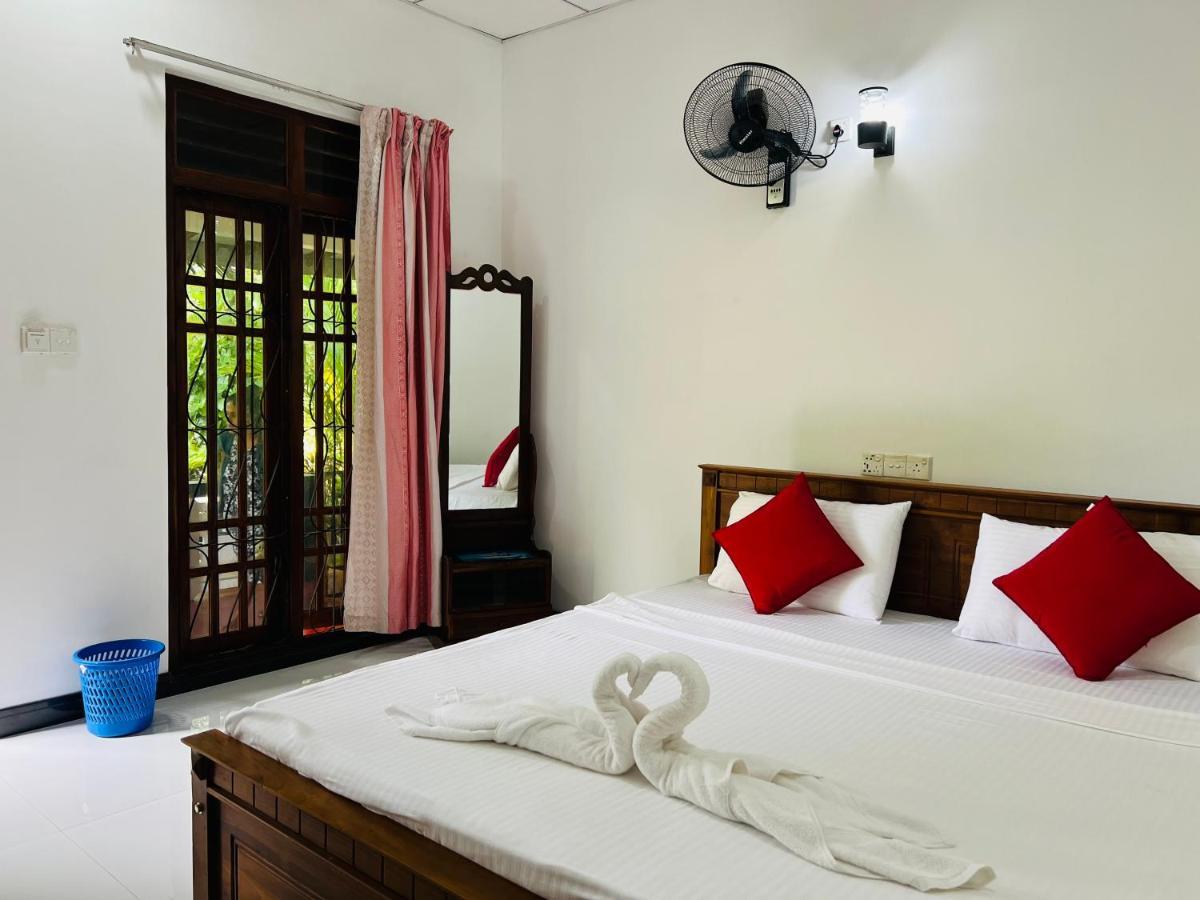 Sigiri Budget Homestay Sigiriya Bagian luar foto