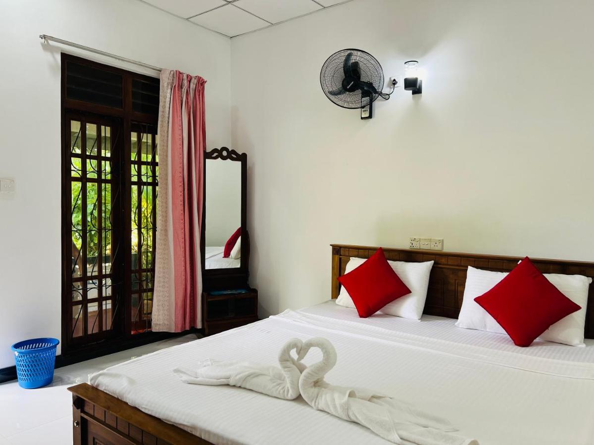 Sigiri Budget Homestay Sigiriya Bagian luar foto