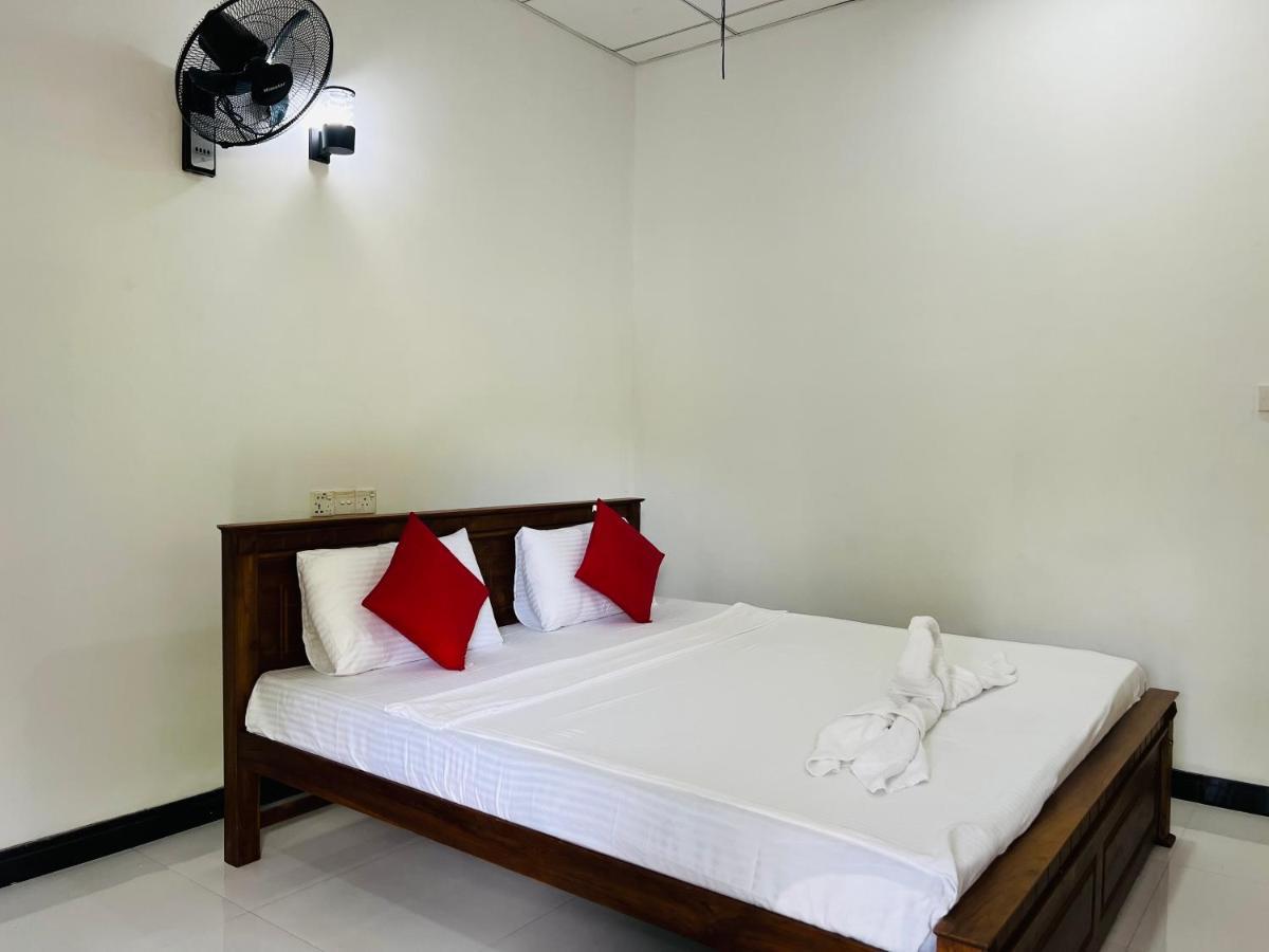 Sigiri Budget Homestay Sigiriya Bagian luar foto